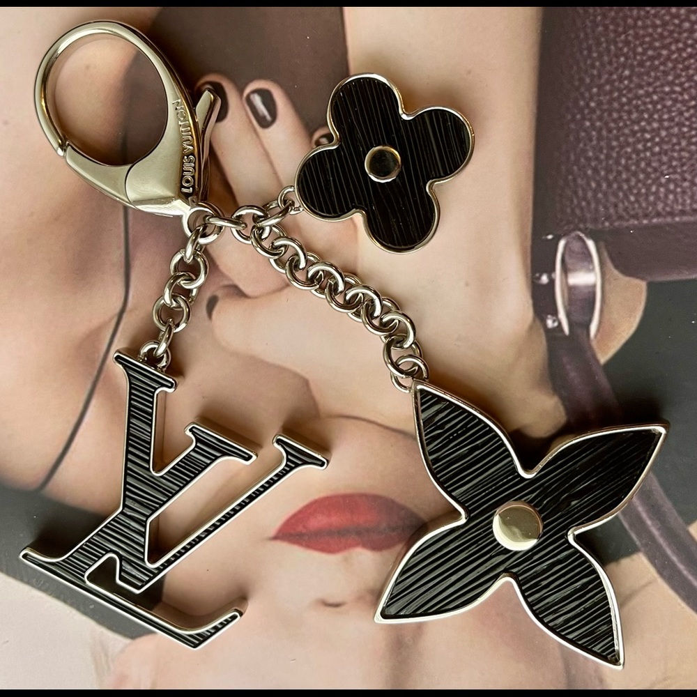 LV Black Epi Bijoux sac Fleur De Monogram Bag Charm Stainless